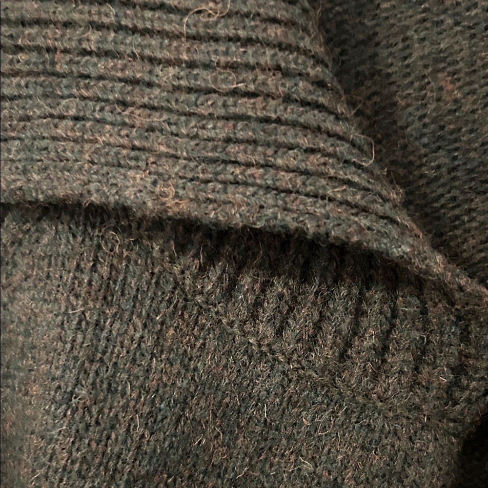 SWEATER/VEST. Tweeds Dark Green Cardigan